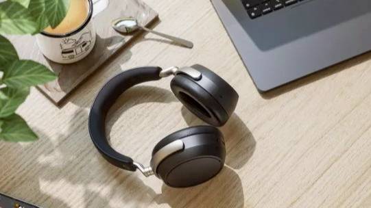秋冬購物提案：6 個值得關注的新登場單品，從發燒耳機到電動梳化，實用與質感一次升級